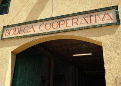 Bodega Cooperativa in spanischer Weinregion, traditionelles Weingut